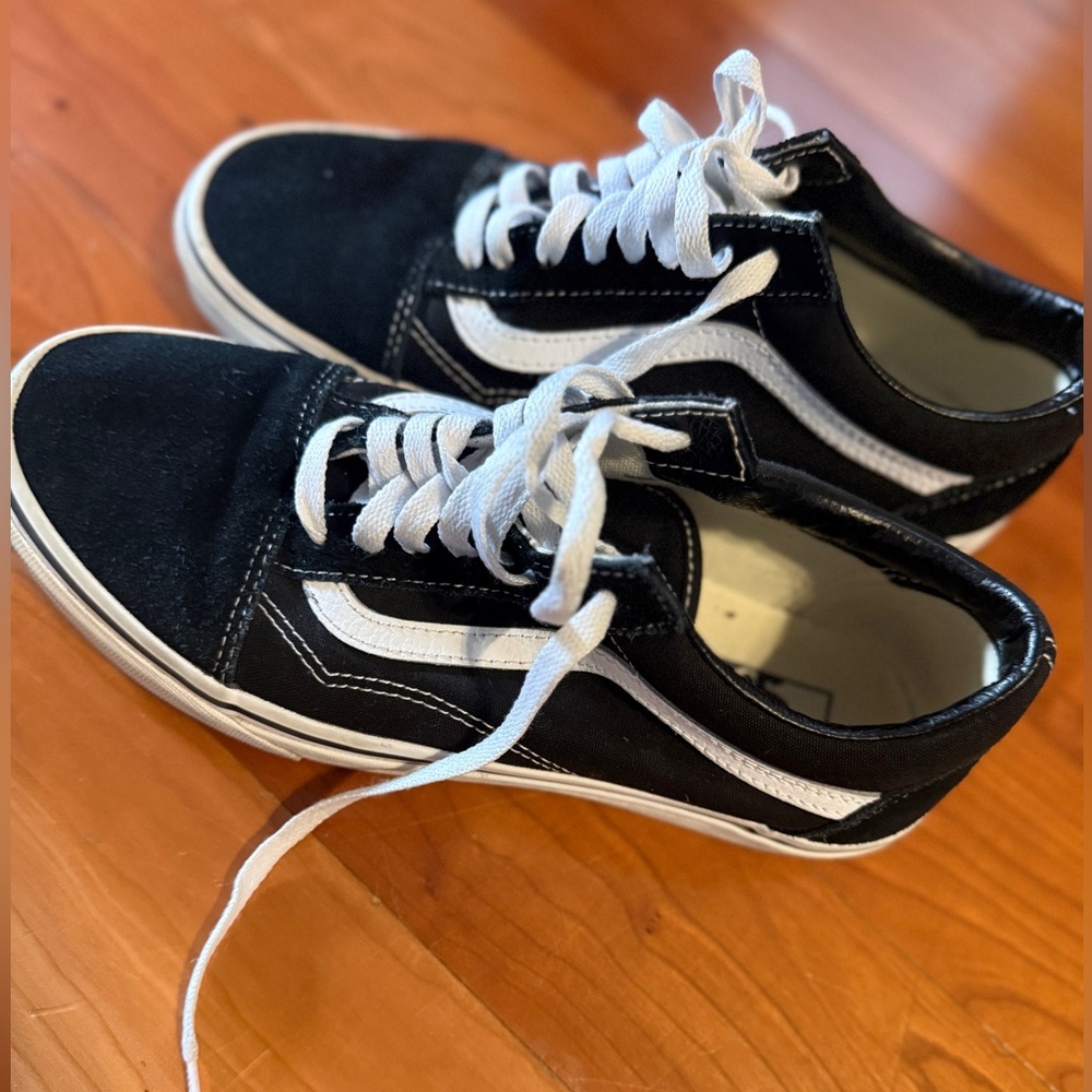 Vans Black and White Low-Top Sneakers - Picture 4 of 5
